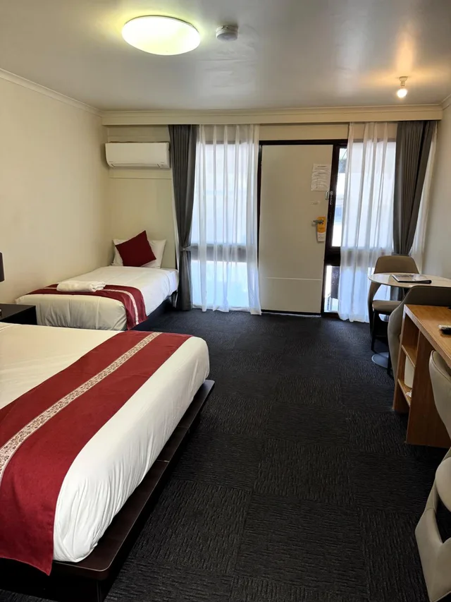 غرفة سوبيريور بسرير كوين وسرير فردي، Botanical Hotel 2/5
