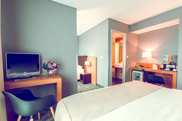 غرفة سوبيريور ثلاثية بسريرين كينج وسرير فردي بشرفة، Museum Hotel Budapest 8/10