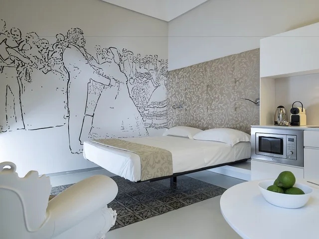 Superior, Queen Bed, DUOMO SUITES & SPA 3/6