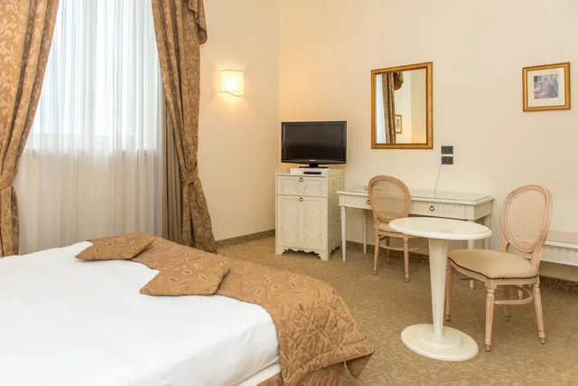غرفة كلاسيكية بإطلالة على الفناء مفردة بسرير مزدوج، Hotel San Paolo Al Convento 3/4