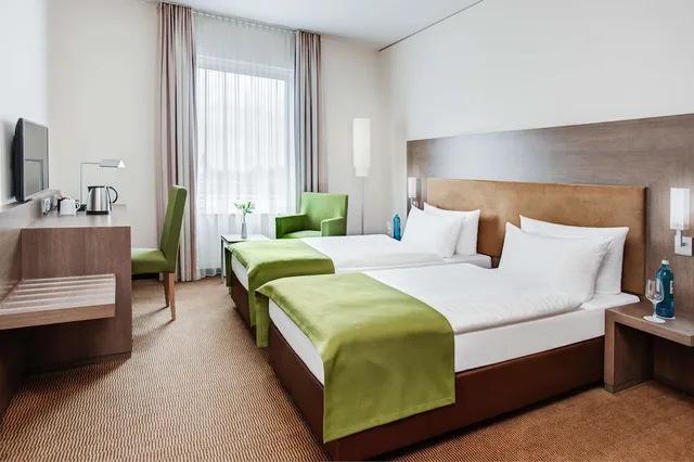 غرفة بزنس بسريرين منفصلين، Intercityhotel Mainz 1/3