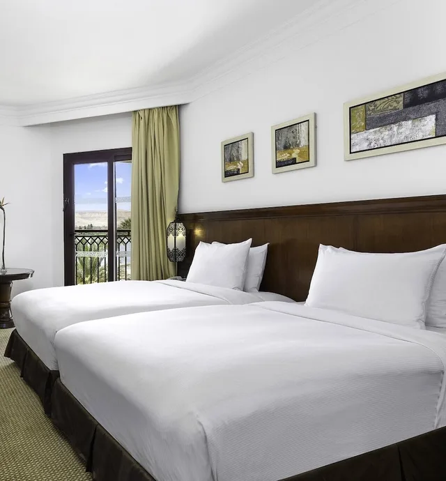 غرفة بسريرين منفصلين بإطلالة على النهر، Hilton Luxor Resort and Spa 2/14