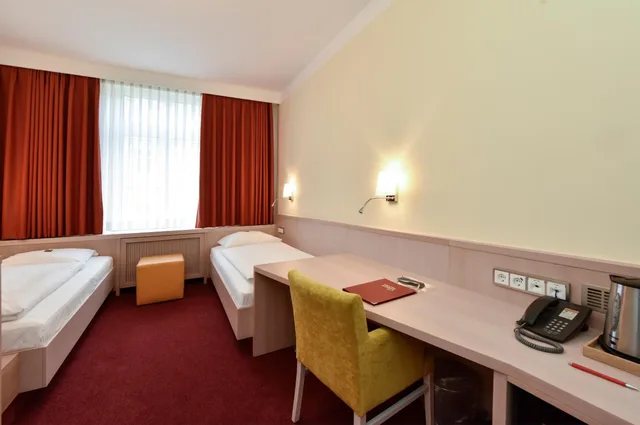 غرفة بسريرين منفصلين، City Partner Hotel Adria 7/10