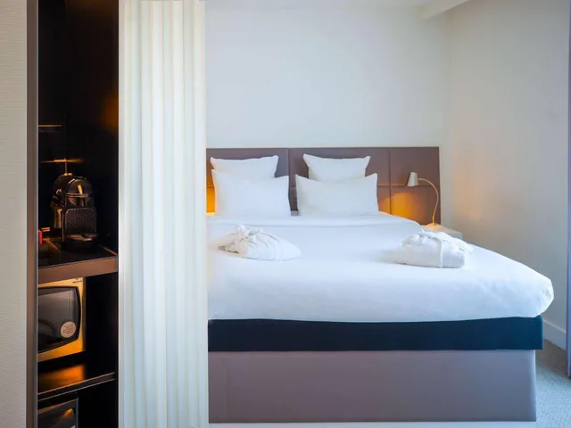 جناح تنفيذي بسرير كوين مع أريكة، Novotel Suites Paris Issy Les Moulineaux 4/10