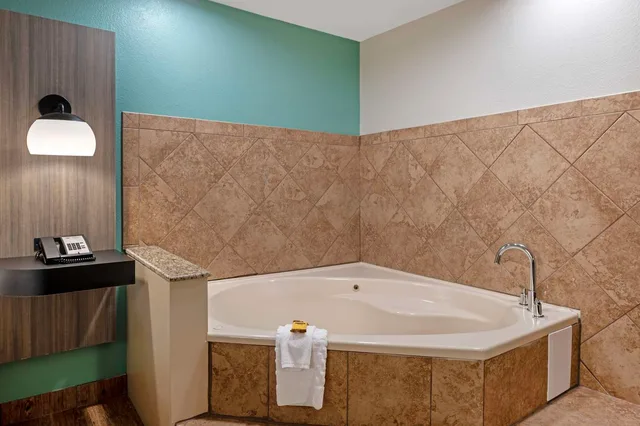 جناح بسرير كينج، Best Western Plus Greenwood/Indy South Inn 2/4