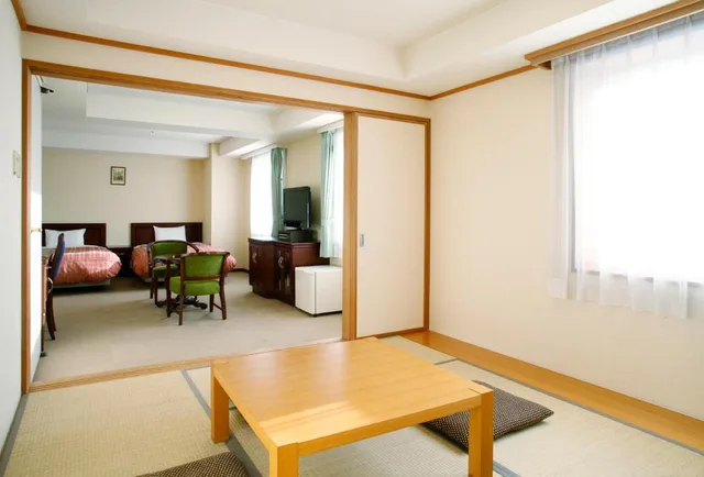 غرفة يابانية غربية عائلية، Hyper Hotel Chitose (ex Chitose Station Hotel) 1/1