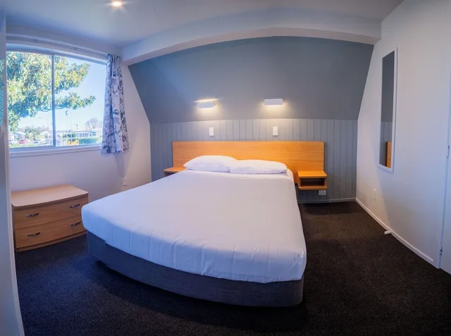 شقة عائلية بخمسة أسرّة وسريرين كوين بـ3 غرف نوم، Hastings Top 10 Holiday Park 1/3