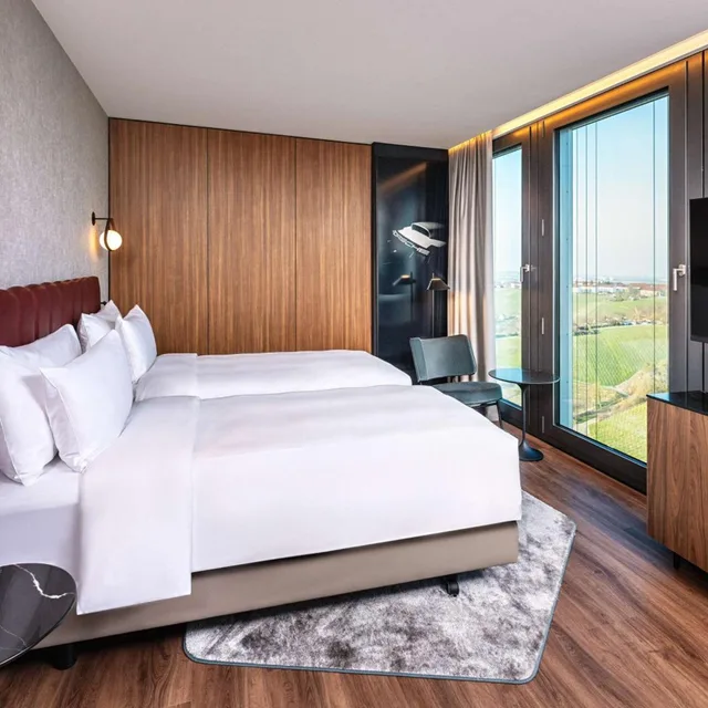 غرفة بريميوم، Radisson Blu Hotel at Porsche Design Tower Stuttgart 1/10