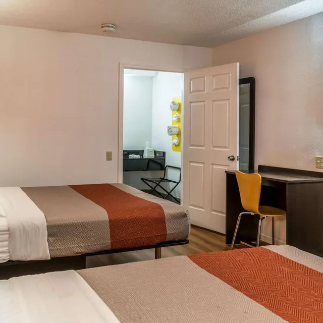 غرفة بسريرين كوين لغير المدخنين، Motel6 Florence, KY - Cincinnati Airport 8/10