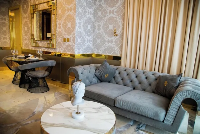 Executive, Suite, King Bed, Number One Oxford Street Hotel & Suites 2/4