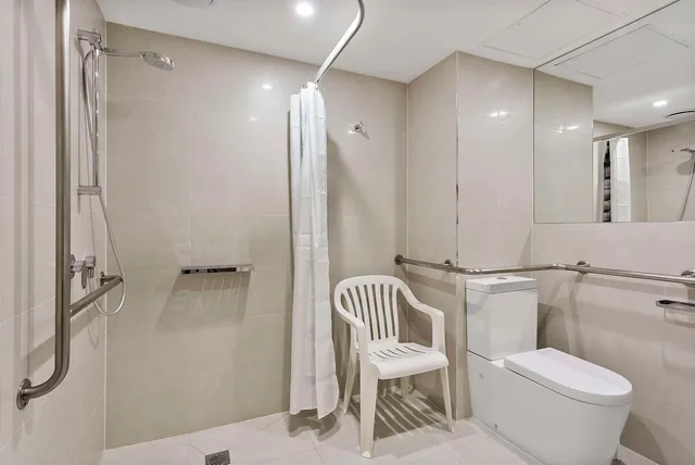 غرفة بسرير مزدوج لذوي الإعاقة، Quality Hotel Manor 2/2