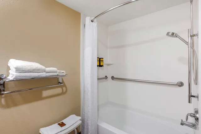 جناح بسرير كوين مع أريكة بحوض استحمام لذوي الإعاقة، Best Western Plus Surprise-Phoenix NW 3/3