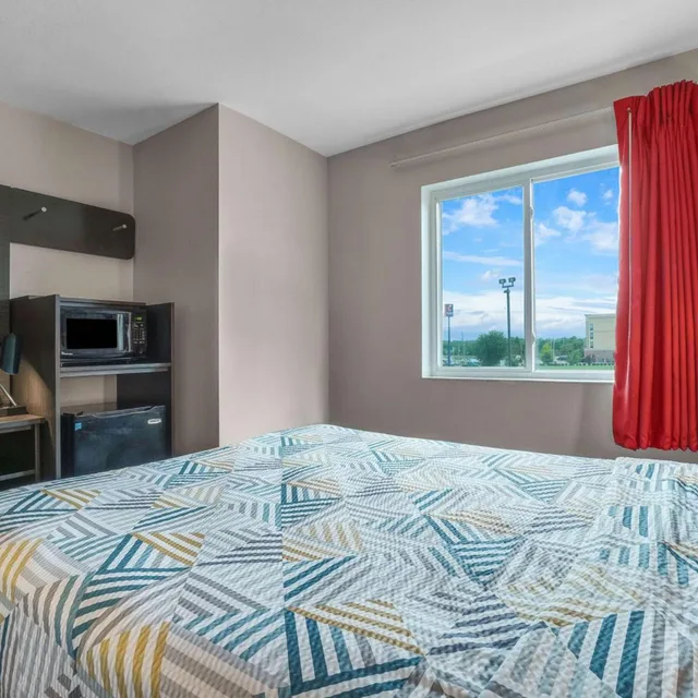 1 Queen Bed - Mobility Accessible Tub, Micfridge, Non-Smoking، Motel6 Montgomery, AL - Airport 2/10