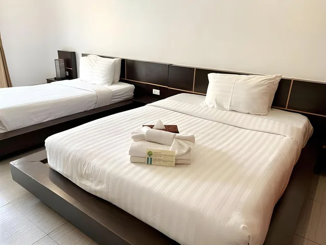 غرفة غراند ديلوكس بسريرين مزدوجين بشرفة، Hotel La Villa Khon Kaen 1/1