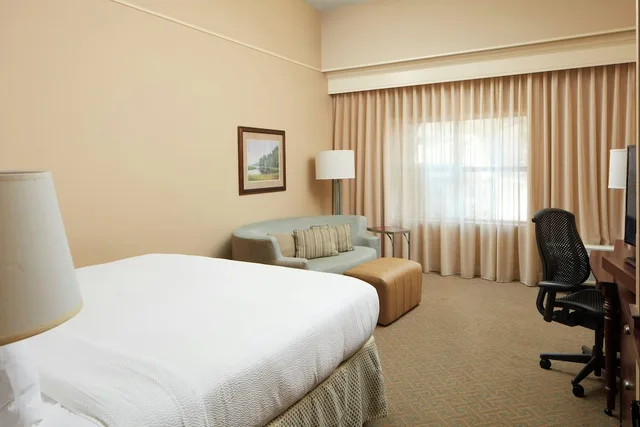 غرفة بسرير كينج لذوي الإعاقة، Courtyard by Marriott Charleston Mount Pleasant 2/6