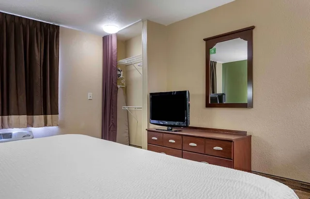 Studio, King Bed, Extended Stay America Pittsburgh - West Mifflin 2/3