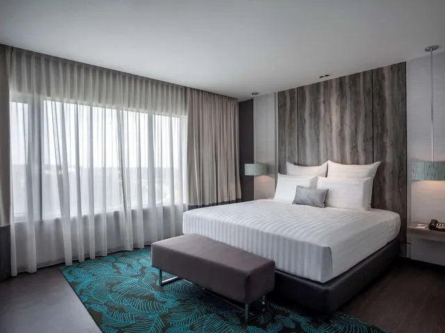 Superior, Suite, King Bed, Pullman Miri Waterfront 4/9