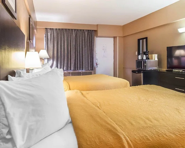 غرفة سوبيريور بسريرين كوين، Econo Lodge Downtown Ottawa 1/3