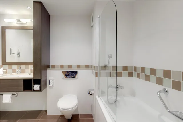 غرفة عائلية بسرير كينج مع أريكة، Hilton Dublin Kilmainham 3/4