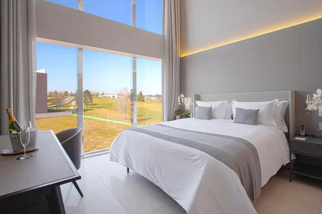 غرفة قياسية، Suryaa Hotel Pinhais, Curio Collection by Hilton 2/4
