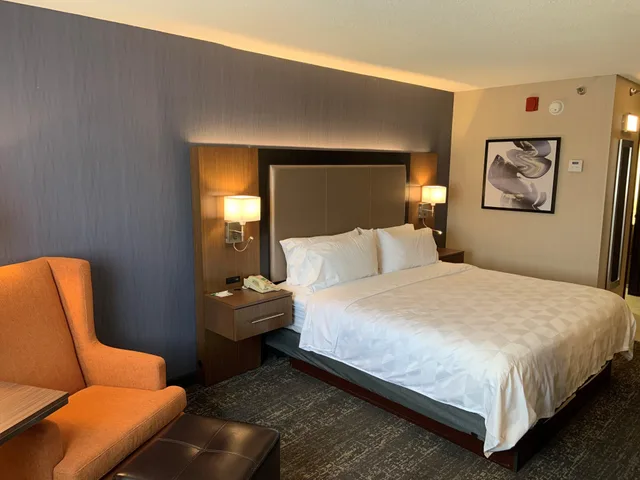 غرفة بريميوم، Holiday Inn Hotel & Suites Chicago-Carol Stream(Wheaton) 1/3