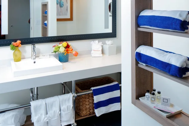 جناح بسرير كينج مع أريكة، Hotel Indigo Orange Beach Gulf Shores 5/6
