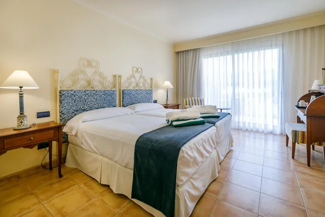 غرفة قياسية بسريرين منفصلين، La Quinta Menorca by PortBlue Boutique - Adults Only 2/4