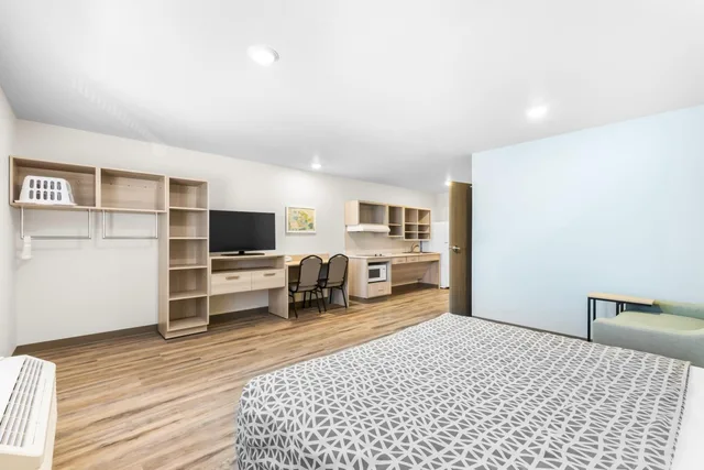 جناح بسرير كينج لذوي الإعاقة، WoodSpring Suites Bluffdale Salt Lake City 2/3