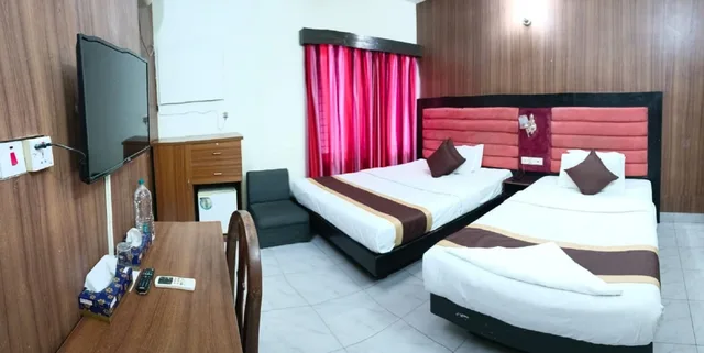 غرفة ديلوكس ثلاثية بسرير مزدوج بحمام خاص، Skylink Ltd Hotel 1/5
