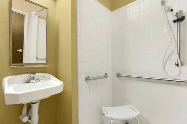 غرفة بسريرين كوين لذوي الإعاقة، Microtel Inn And Suites By Wyndham Shelbyville 2/2