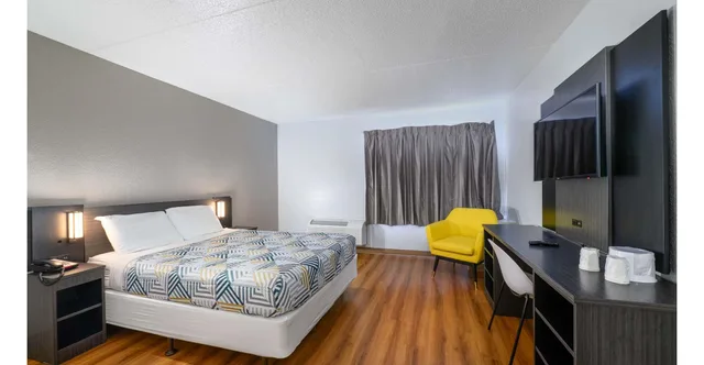 غرفة بسرير كينج لذوي الإعاقة، Motel6 Branford, CT - New Haven 1/8