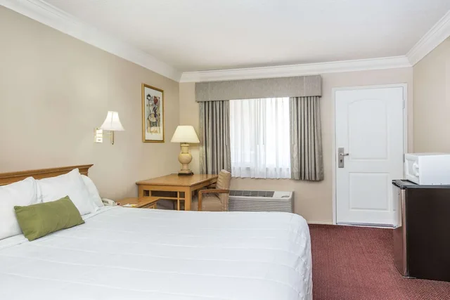 غرفة ديلوكس بسرير كينج، Days Inn by Wyndham Near City Of Hope 1/10