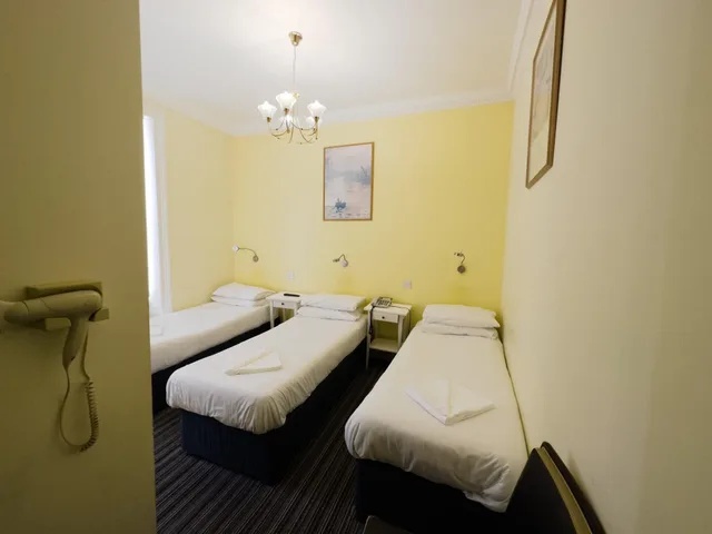 غرفة تنفيذية ثلاثية، Manor Hotel 3/4