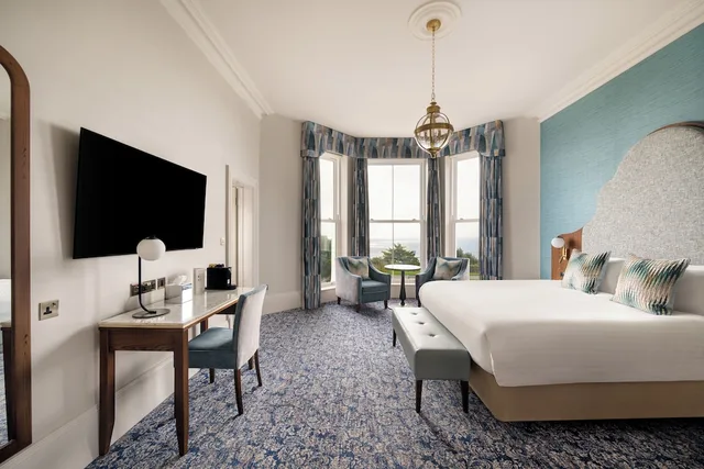 غرفة بريميوم بسرير كينج بإطلالة على البحر، voco The Clifton Folkestone, an IHG Hotel 1/7