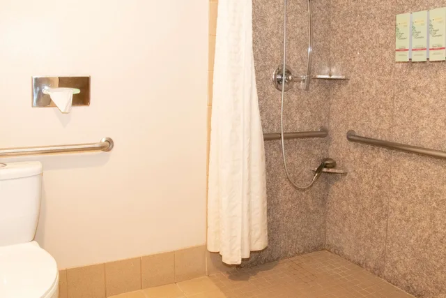 غرفة بسرير مزدوج لذوي الإعاقة، Best Western I-5 Inn & Suites 5/6