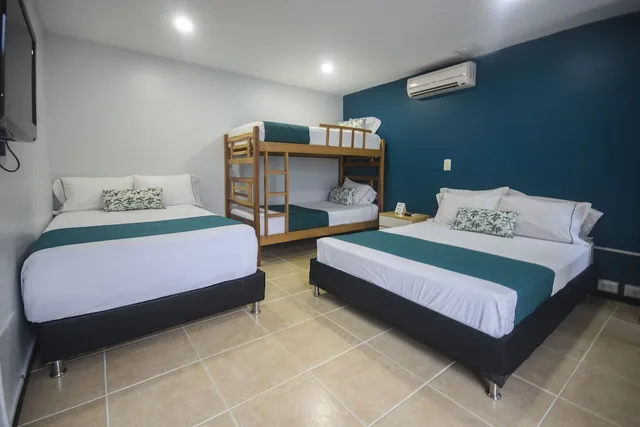 غرفة عائلية بسرير مزدوج وسرير فردي وسرير بطابقين، Hotel Greenview Medellin 5/9