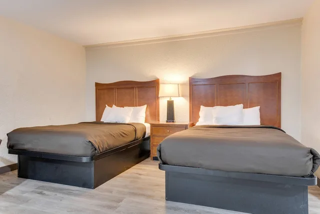 Standard, 2 Double Beds, Suburban Studios Near Mesa Verde 1/8