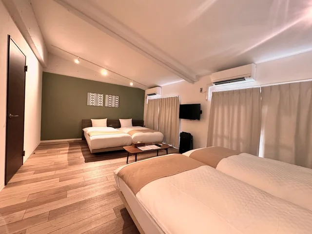 غرفة قياسية بأربعة أسرّة بمطبخ صغير، Riverside Arashiyama 1/5