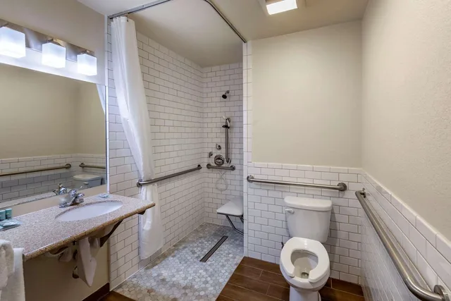 Room, King Bed, Accessible, Best Western Town & Country Lodge 7/7