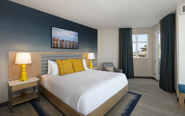 Deluxe, King Bed, Inn at the Pier Pismo Beach 1/6
