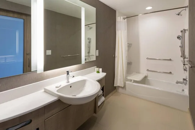 جناح بسرير كوين مع سرير سحّاب إضافي لذوي الإعاقة، SpringHill Suites by Marriott Minneapolis Maple Grove/Arbor Lakes 8/10
