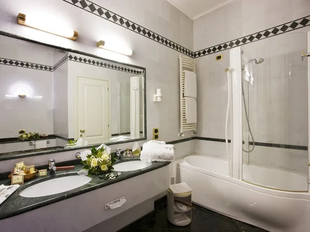 غرفة قياسية بسرير مزدوج أو سريرين منفصلين، Grand Hotel Vittoria 3/7