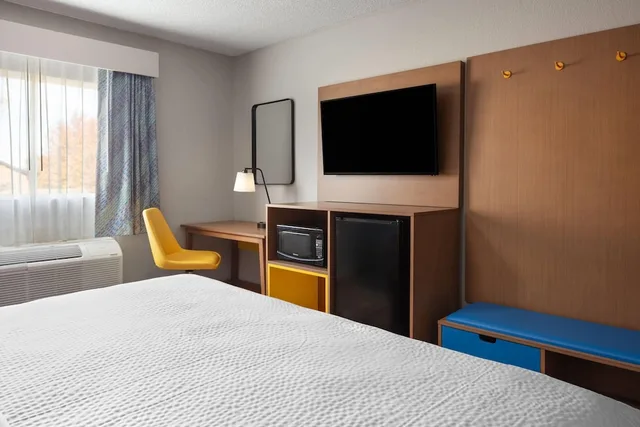 غرفة بسرير كوين لذوي الإعاقة، Days Inn by Wyndham Omaha/West Dodge 2/10