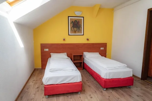 غرفة قياسية بسريرين منفصلين، Kings Hotel Budapest 1/1