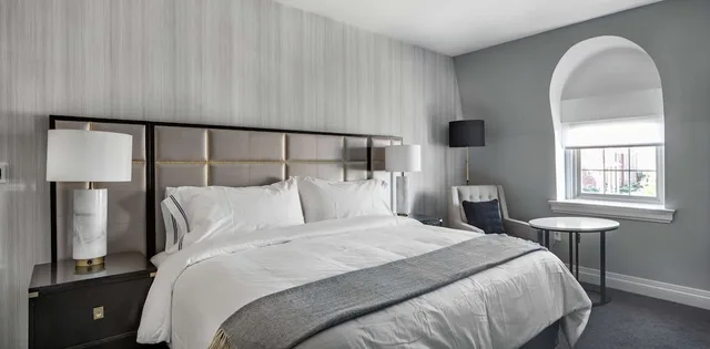 جناح بسرير كينج لذوي الإعاقة، The Sire Hotel Lexington Tapestry Collection By Hilton 2/3