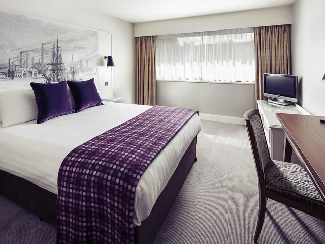 غرفة بريفيليج بسرير مزدوج، Mercure Swansea Hotel 1/3