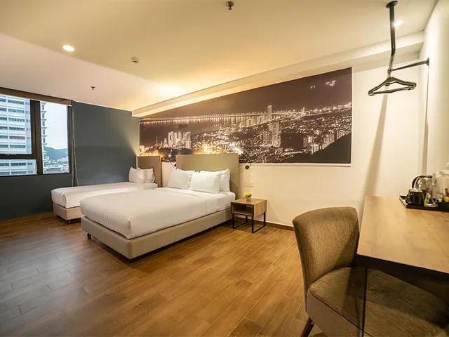 Friend and Family Triple Room، Travelodge Georgetown Penang 1/2