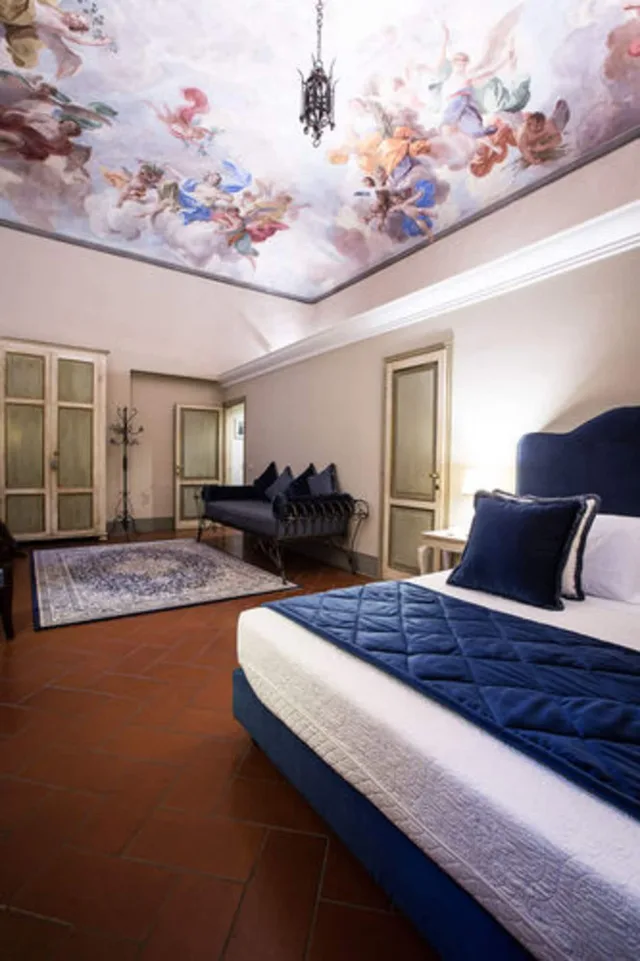 جناح جونيور ثلاثي، Hotel Burchianti 1/3
