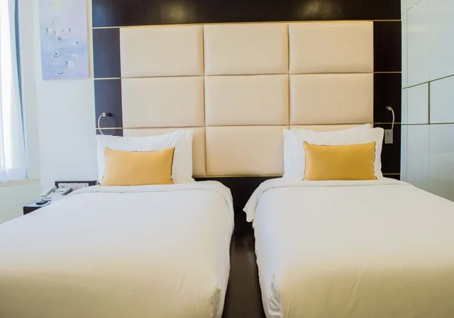 غرفة ديلوكس بسريرين منفصلين بإطلالة جزئية على البحر، Holiday Beach Hotel Danang 5/10
