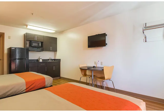 جناح، Motel6 Jonesboro, GA 2/3
